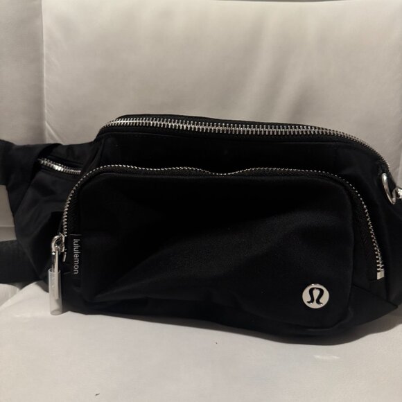 BRAND NEW Everywhere Belt Bag Extra Large 4L Metal Hardware - Picture 2 of 5